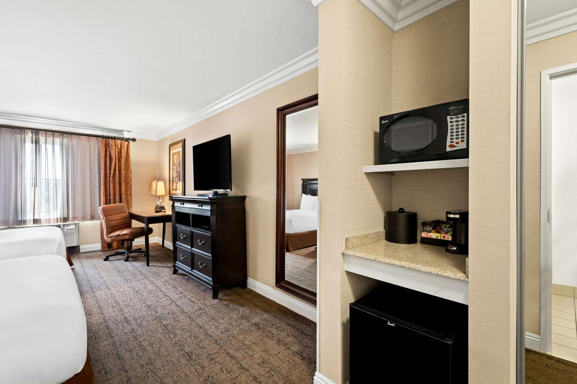 Best Western Ontario Mills Mall Bagian luar foto