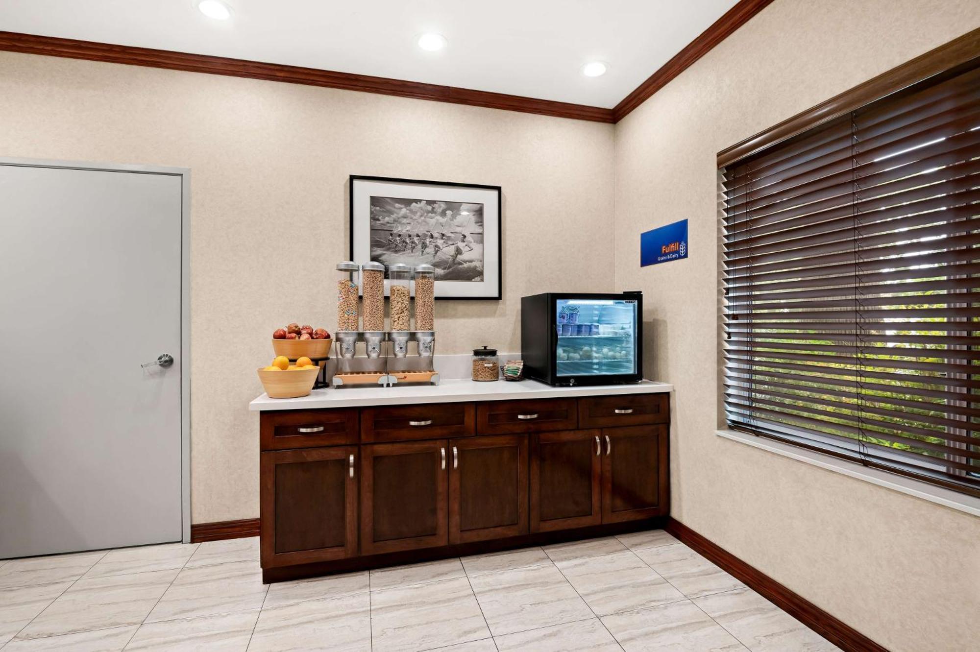 Best Western Ontario Mills Mall Bagian luar foto