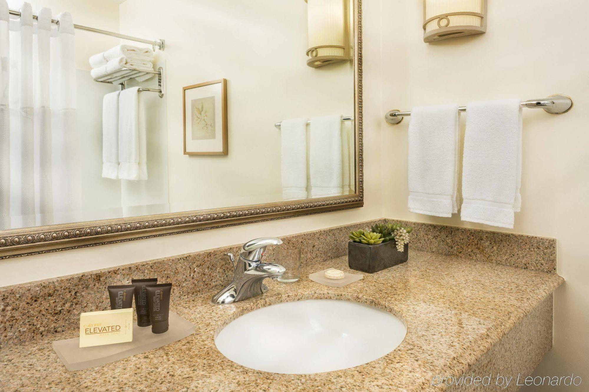 Best Western Ontario Mills Mall Bagian luar foto