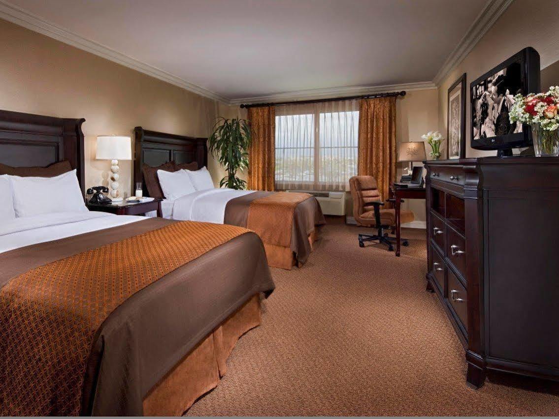 Best Western Ontario Mills Mall Bagian luar foto